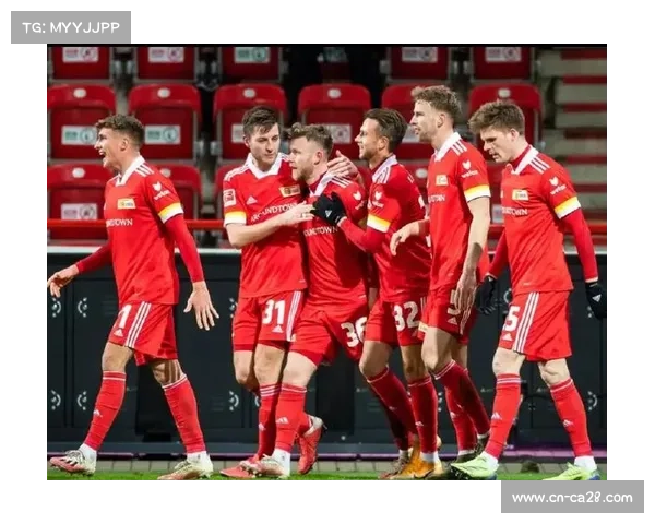 门兴格拉德巴赫与柏林联合互交白卷，双方中场争夺成平局关键